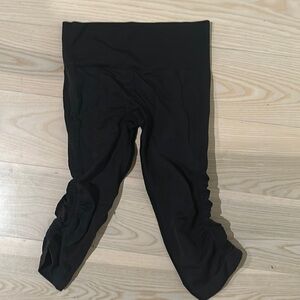 21” crop LuluLemon Running/Active Leggings in grey size 4/6